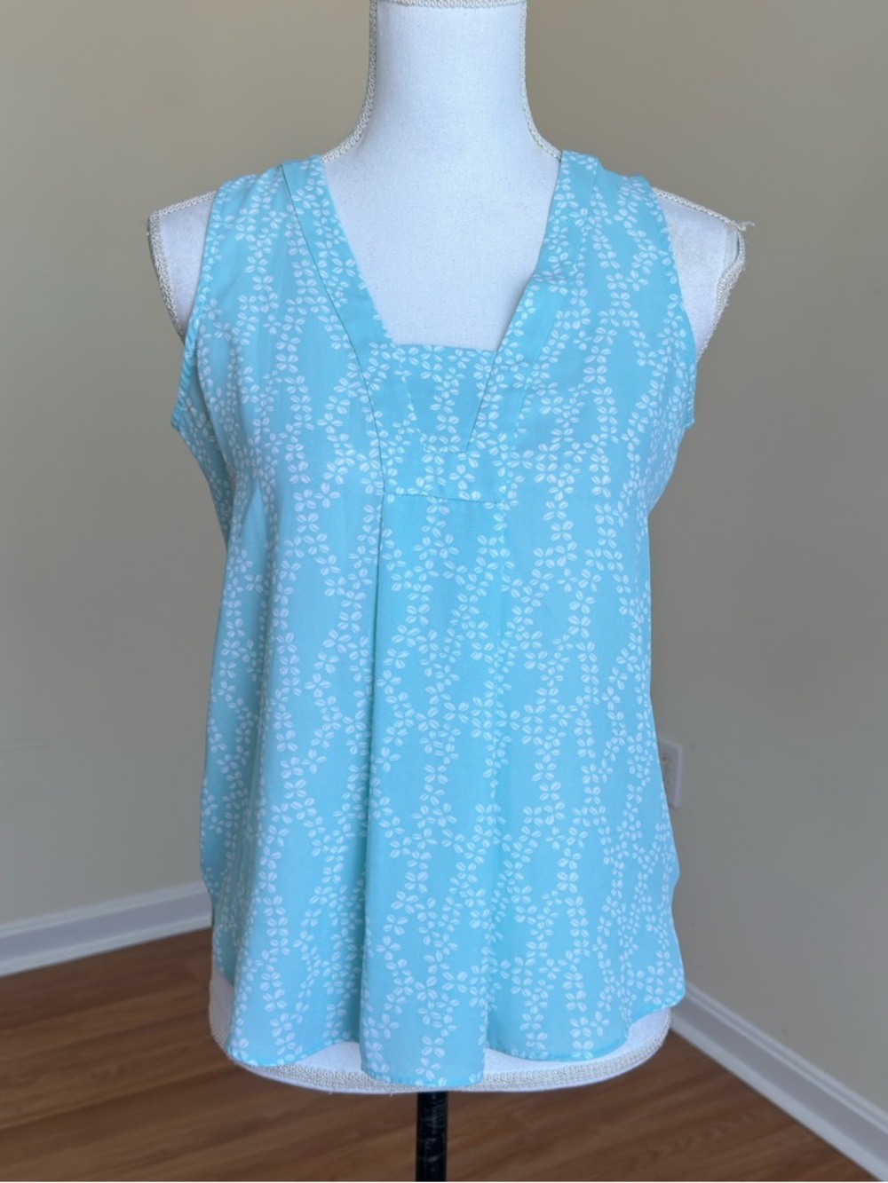LOFT Sleeveless Blouse XS petite Lightweight Women’s Top Casual Work Minimalist